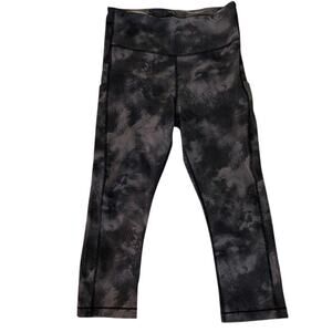 Athleta Women’s Ultimate Stash Pocket Printed Capri Leggings - Size M Gray/Black